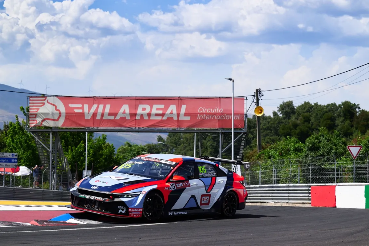 Hyundai Elantra N TCR de Norbert Michelisz en el Circuito Internacional de Vila Real