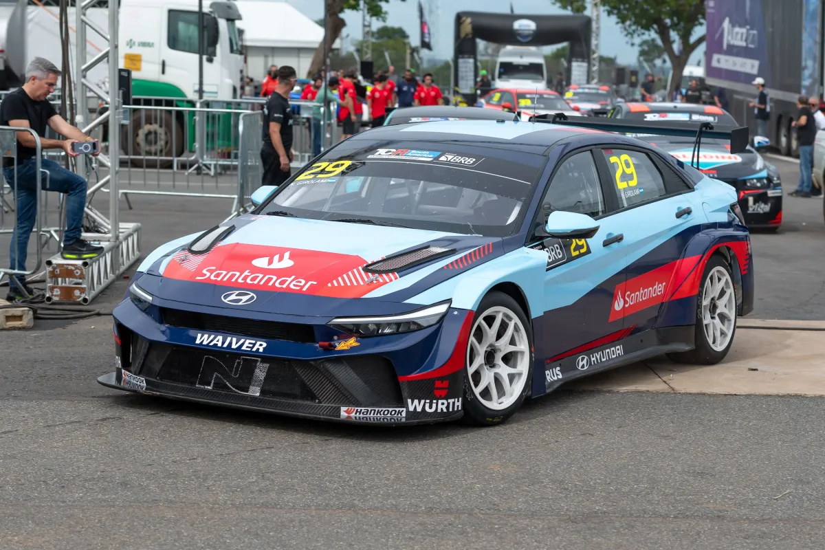 Hyundai MSA Team debuta en TCR South America con victoria