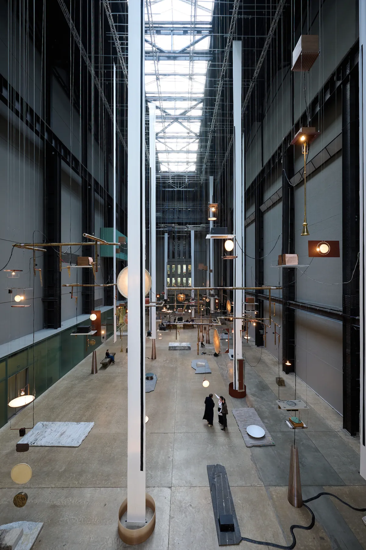 Hyundai Commission: Tarek Atoui: Hold, vista de la instalación en la Tate Modern