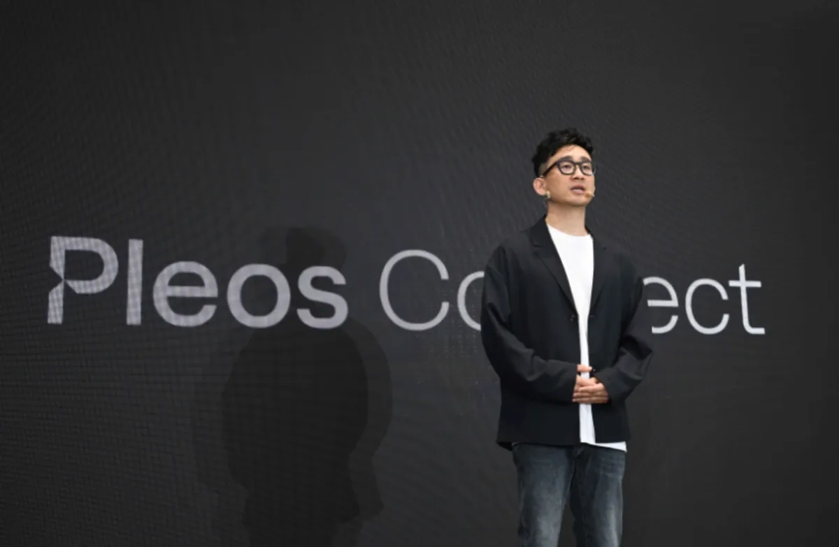 Jongwon Lee, vicepresidente sénior de Hyundai Motor Group, ofrece la presentación inaugural en el Día de Prensa de Pleos Connect