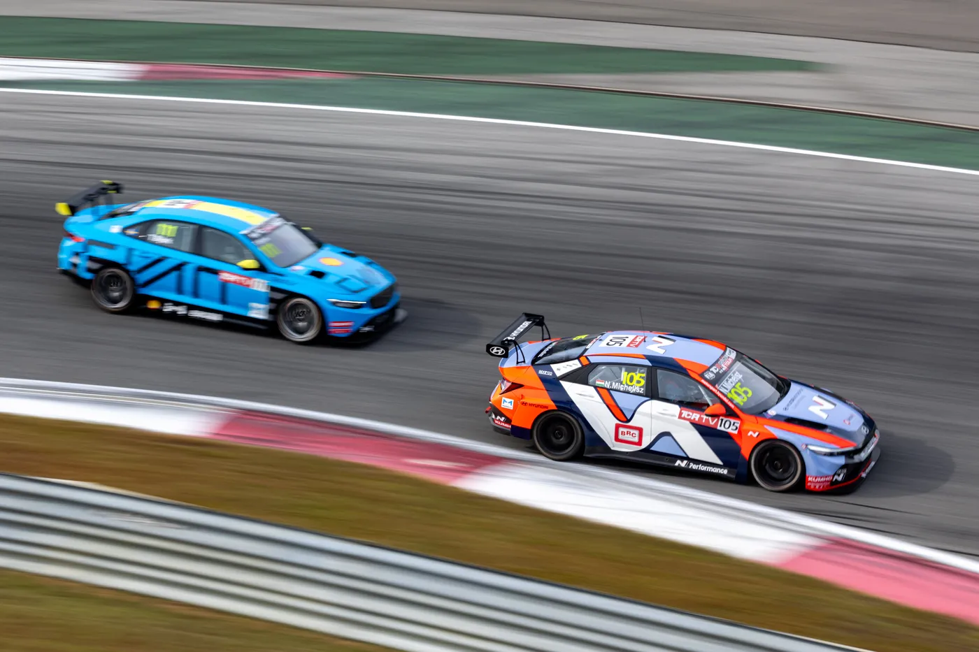 Hyundai Elantra N TCR de BRC Hyundai N Squadra Corse en la largada en Inje Speedium